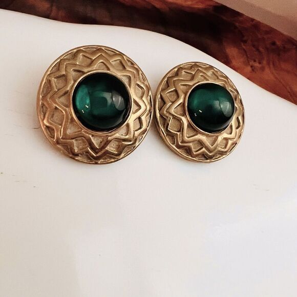 Vintage Galleria Gripoix Glass Earrings Cabochon Clip On Green Gold T Round 4632 - Picture 3 of 11